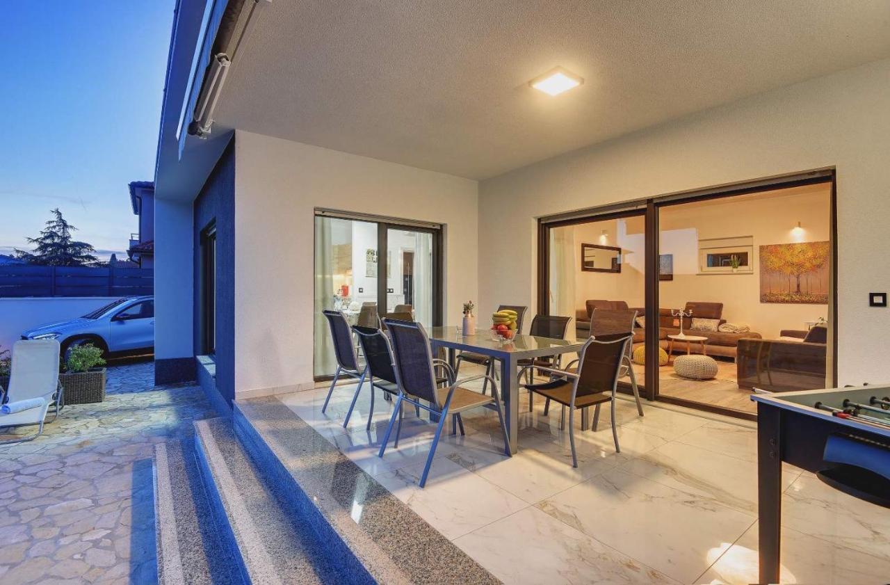 Villa Sunce Pula Exteriör bild