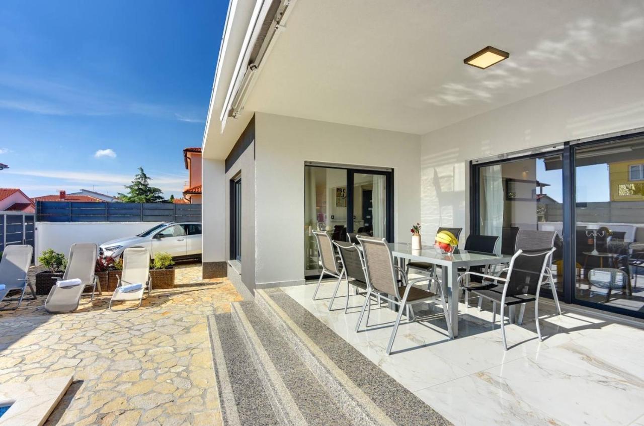 Villa Sunce Pula Exteriör bild