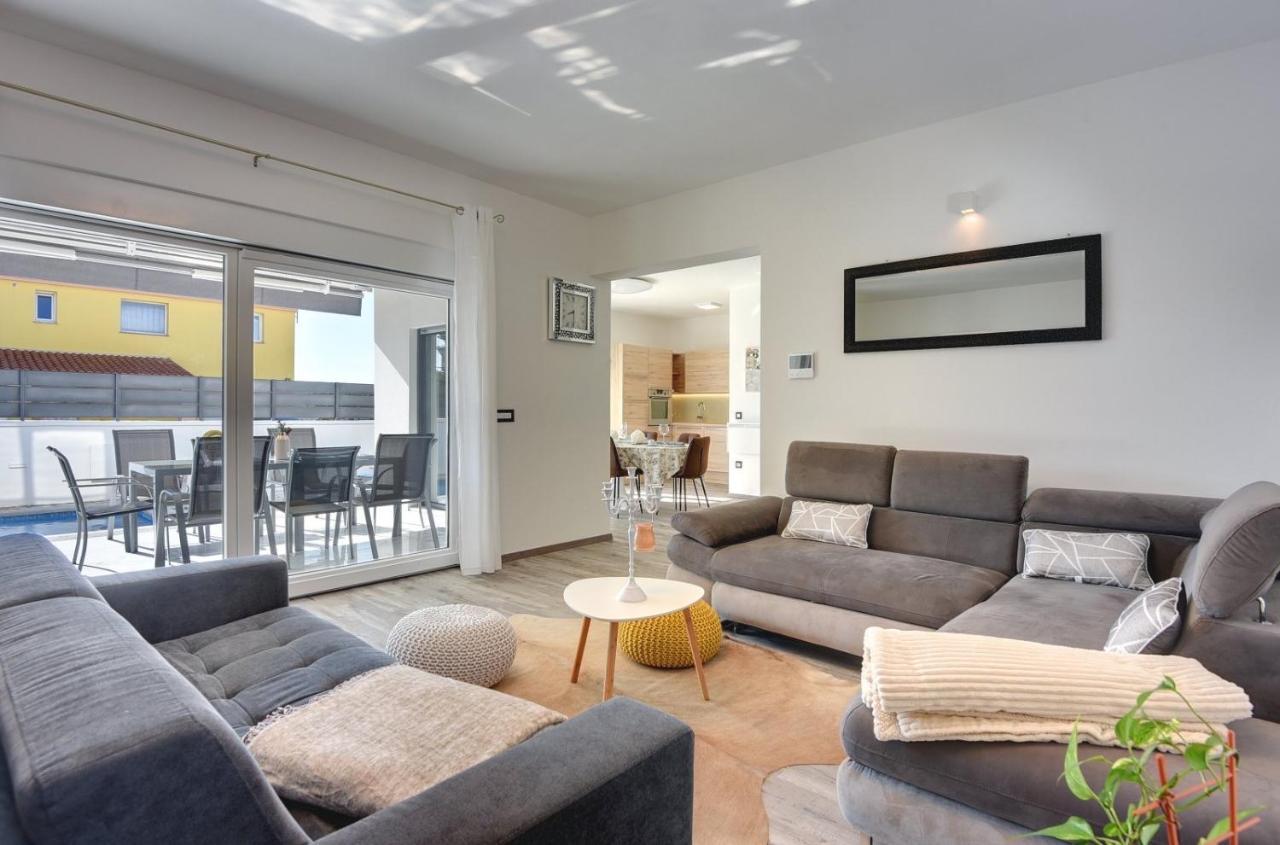 Villa Sunce Pula Exteriör bild