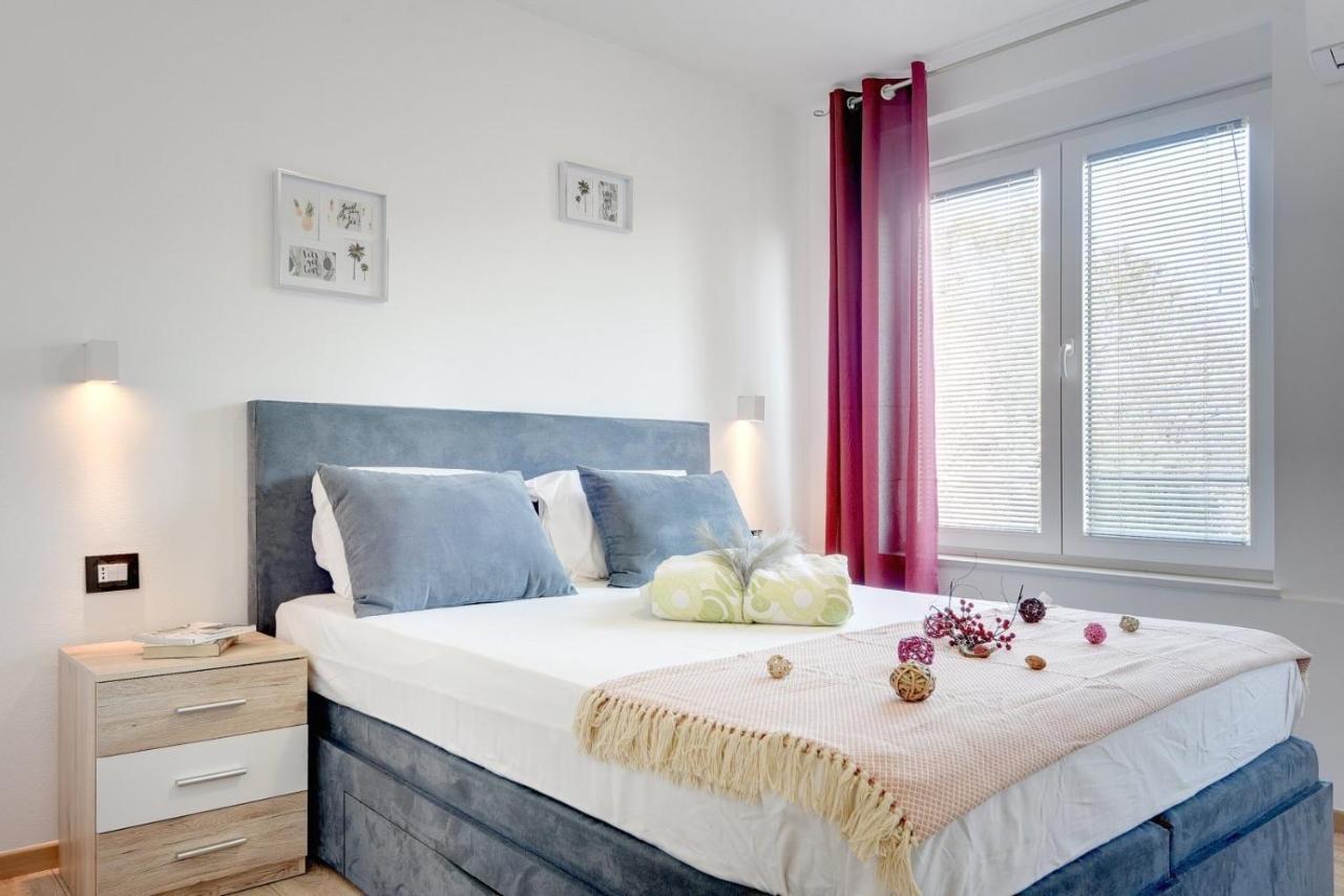 Villa Sunce Pula Exteriör bild