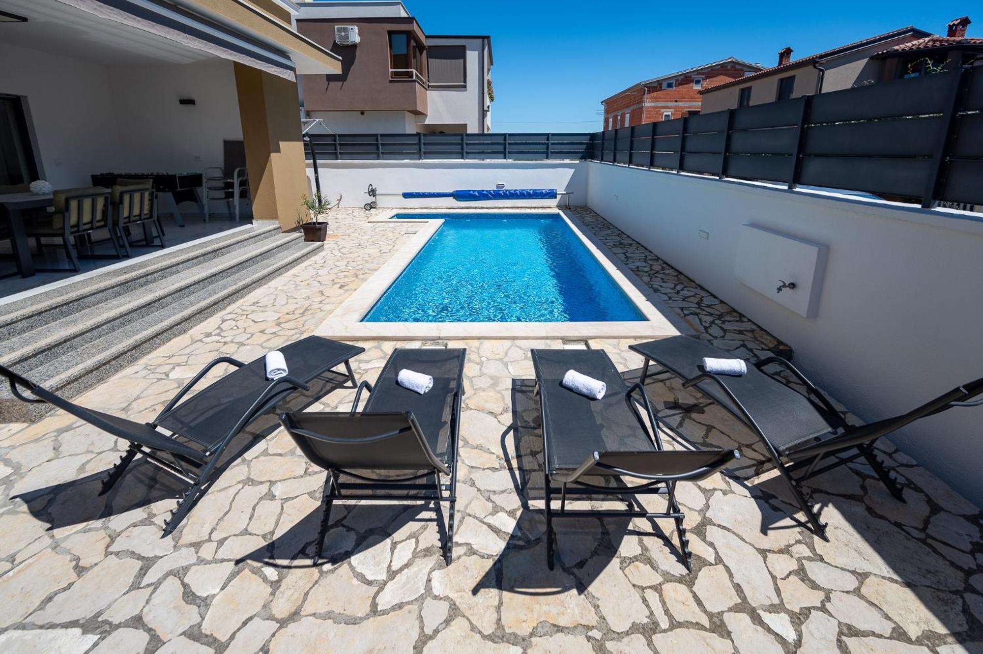 Villa Sunce Pula Exteriör bild